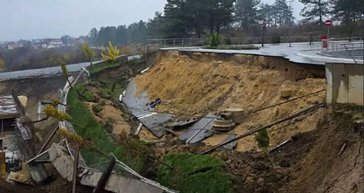 urušavanje puta kragujevac,/Glas Šumadije 