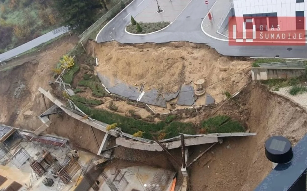 urušavanje puta kragujevac,/Glas Šumadije 