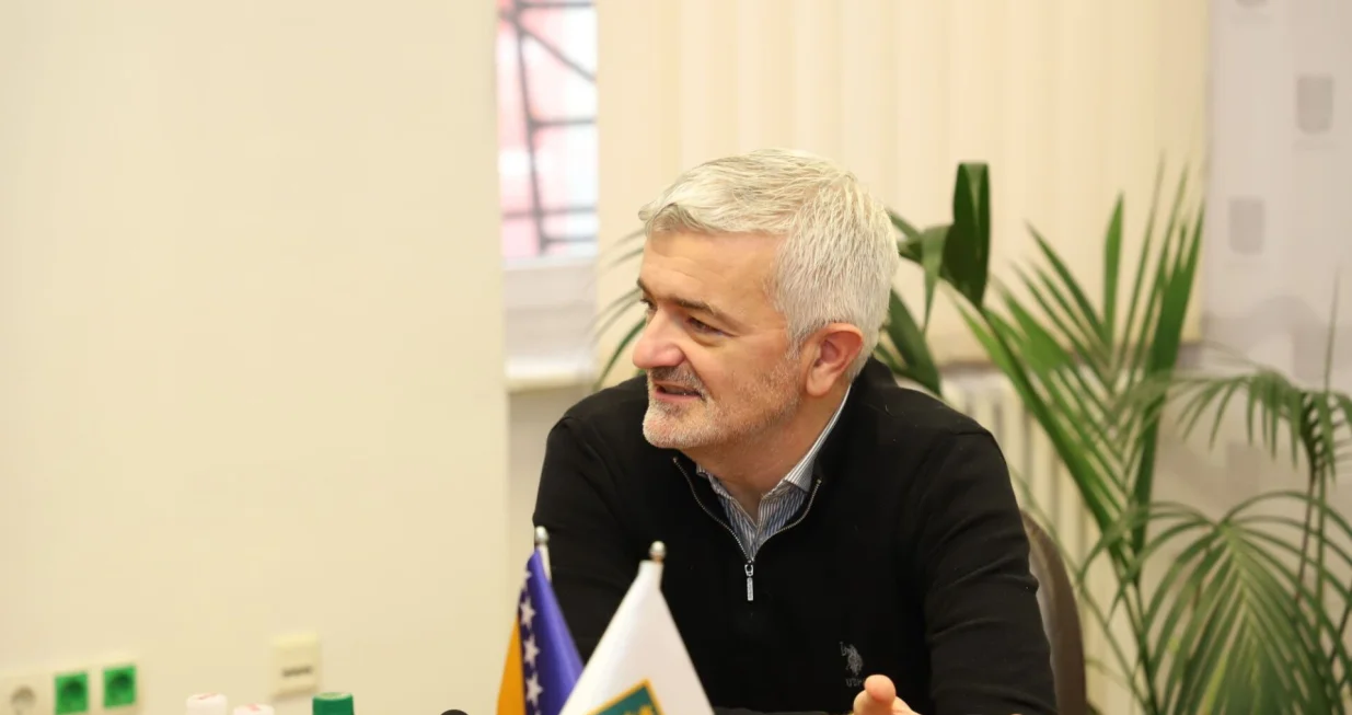 Održan sastanak na temu procesa obnove fiskulturne sale u OŠ "Vladislav Skarić"/