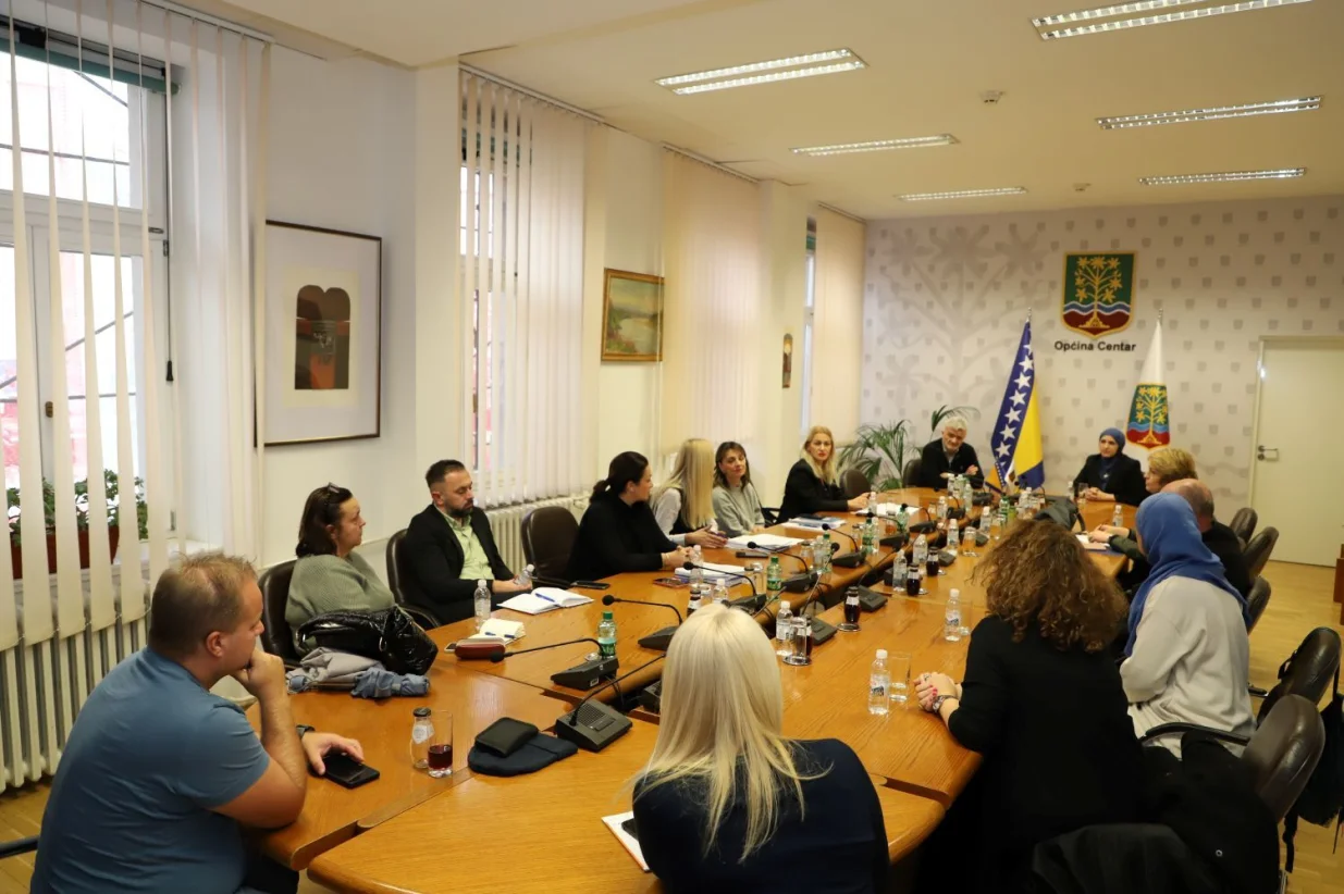 Održan sastanak na temu procesa obnove fiskulturne sale u OŠ "Vladislav Skarić"/