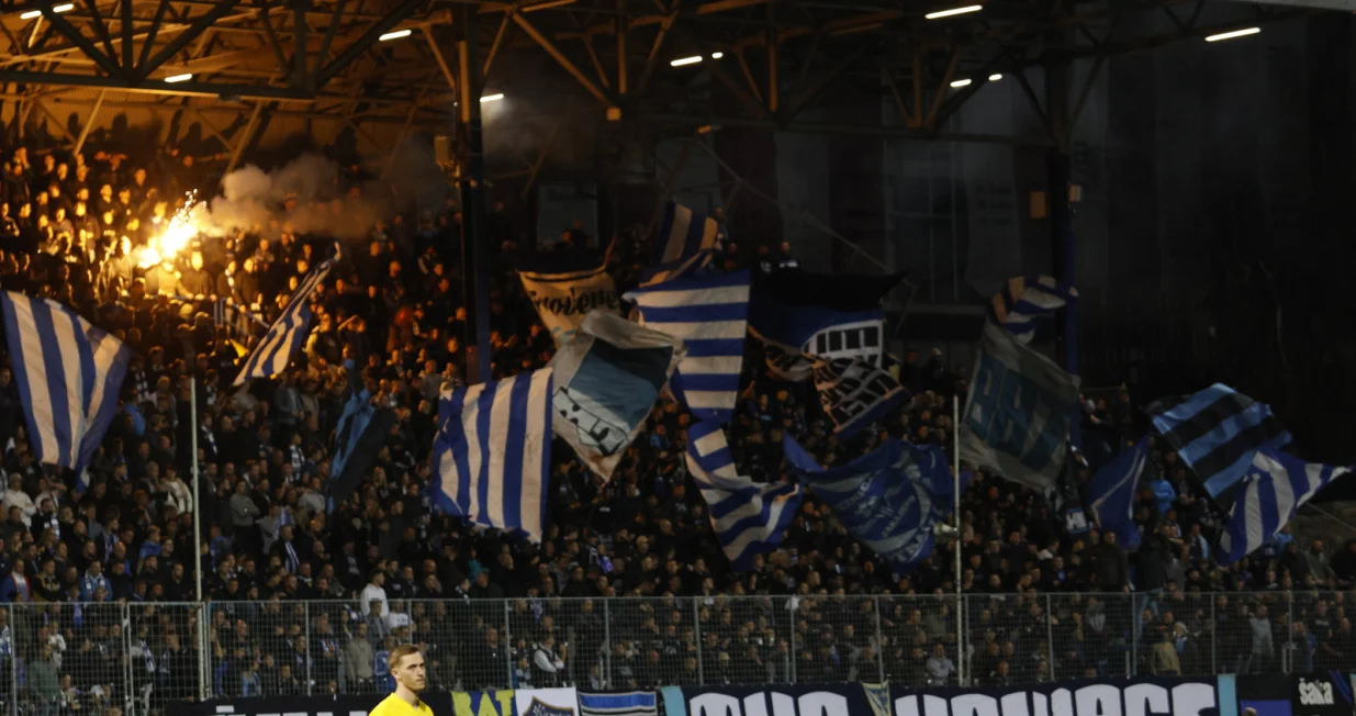 Manijaci na istočnoj tribini stadiona Grbavica/Foto: 