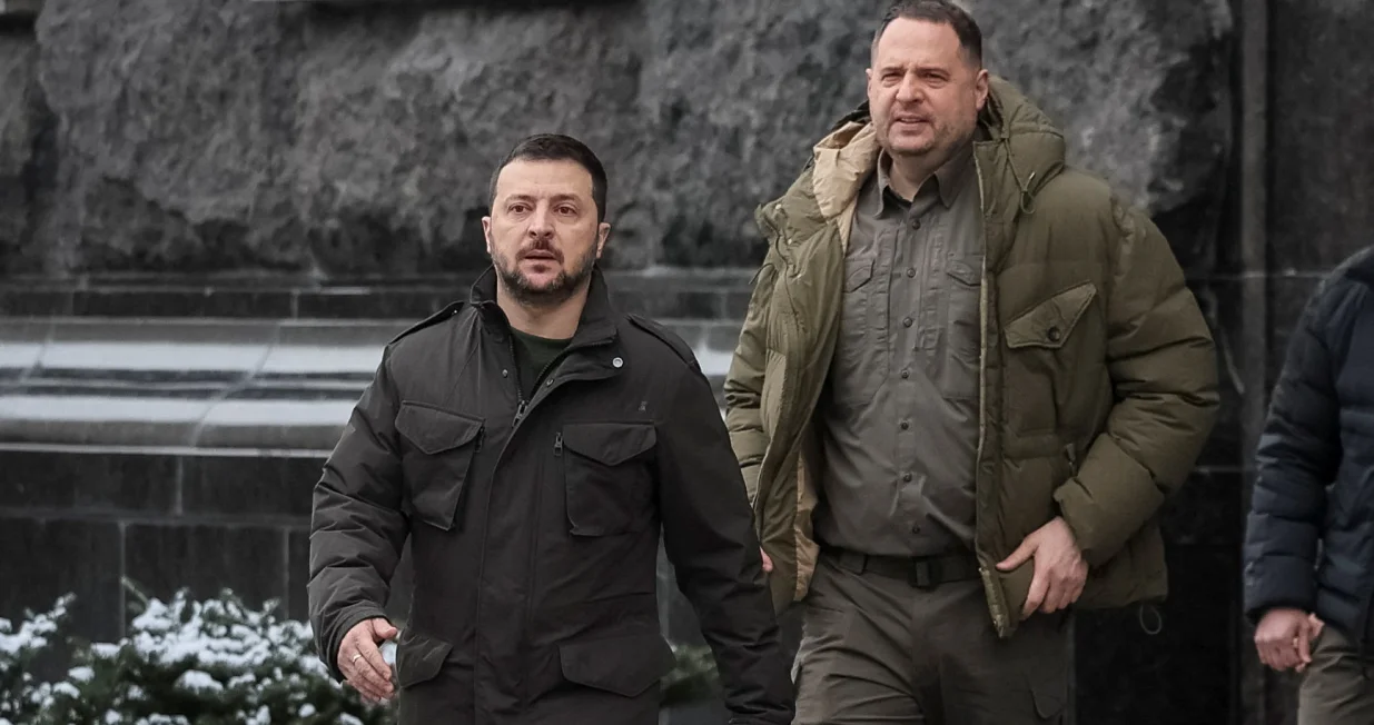 FILE PHOTO: Ukraine's President Volodymyr Zelenskiy and Head of the Presidential Office Andriy Yermak walk, amid Russia's attack on Ukraine, in Kyiv, Ukraine January 22, 2024. REUTERS/Gleb Garanich/File Photo/Gleb Garanich