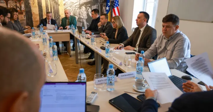 Američka ambasada, Južna interkonekcija, sastanak/X.com