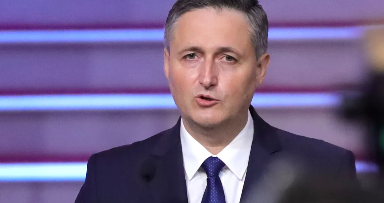 Predsjedavajući Predsjedni&scaron;tva Bosne i Hercegovine Željko Kom&scaron;ić i član Predsjedni&scaron;tva Bosne i Hercegovine dr. Denis Bećirović domaćini su prijema povodom Dana državnosti Bosne i Hercegovine, Vijećnica./Senad Gubelić