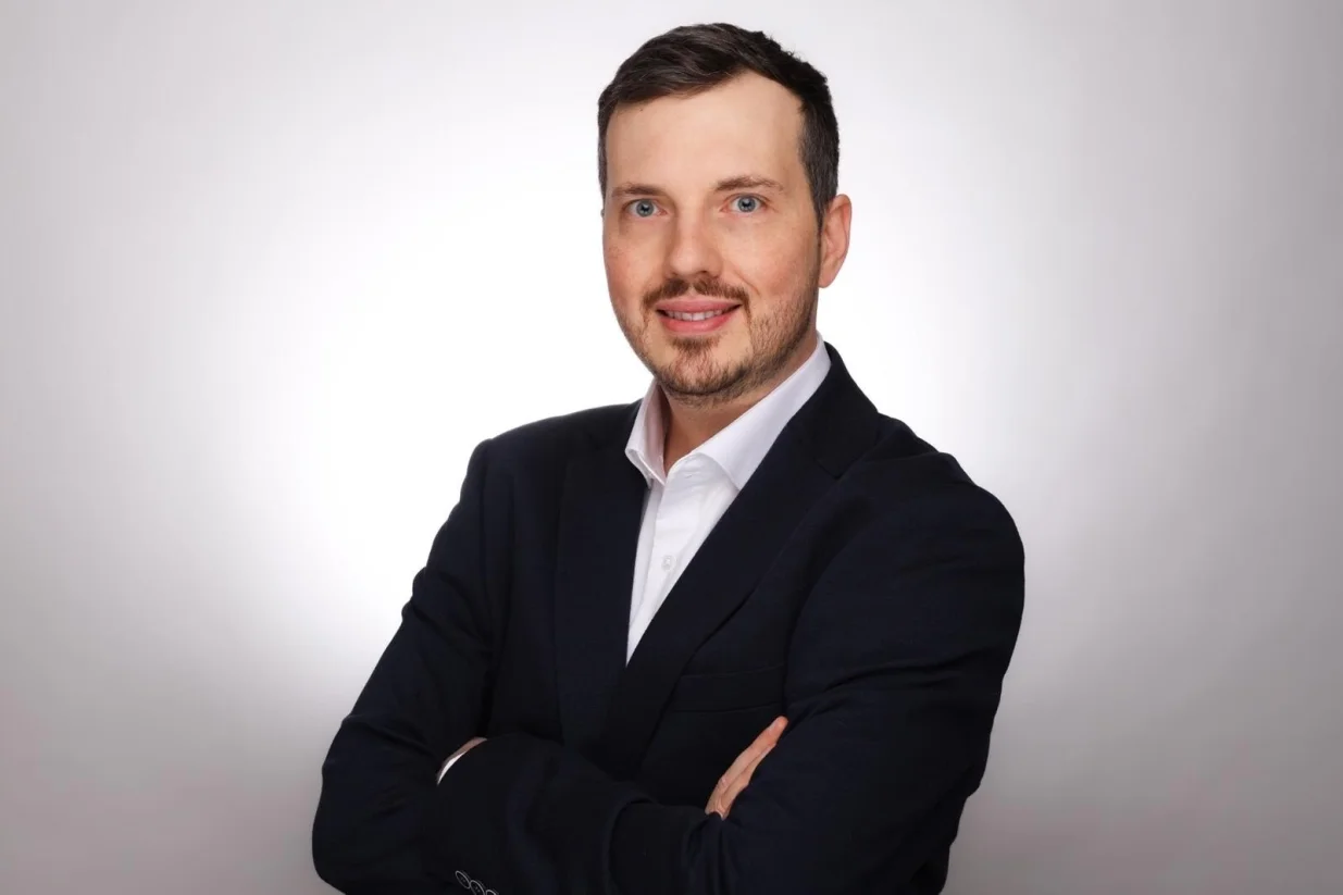 dr. Amir Arnautović/