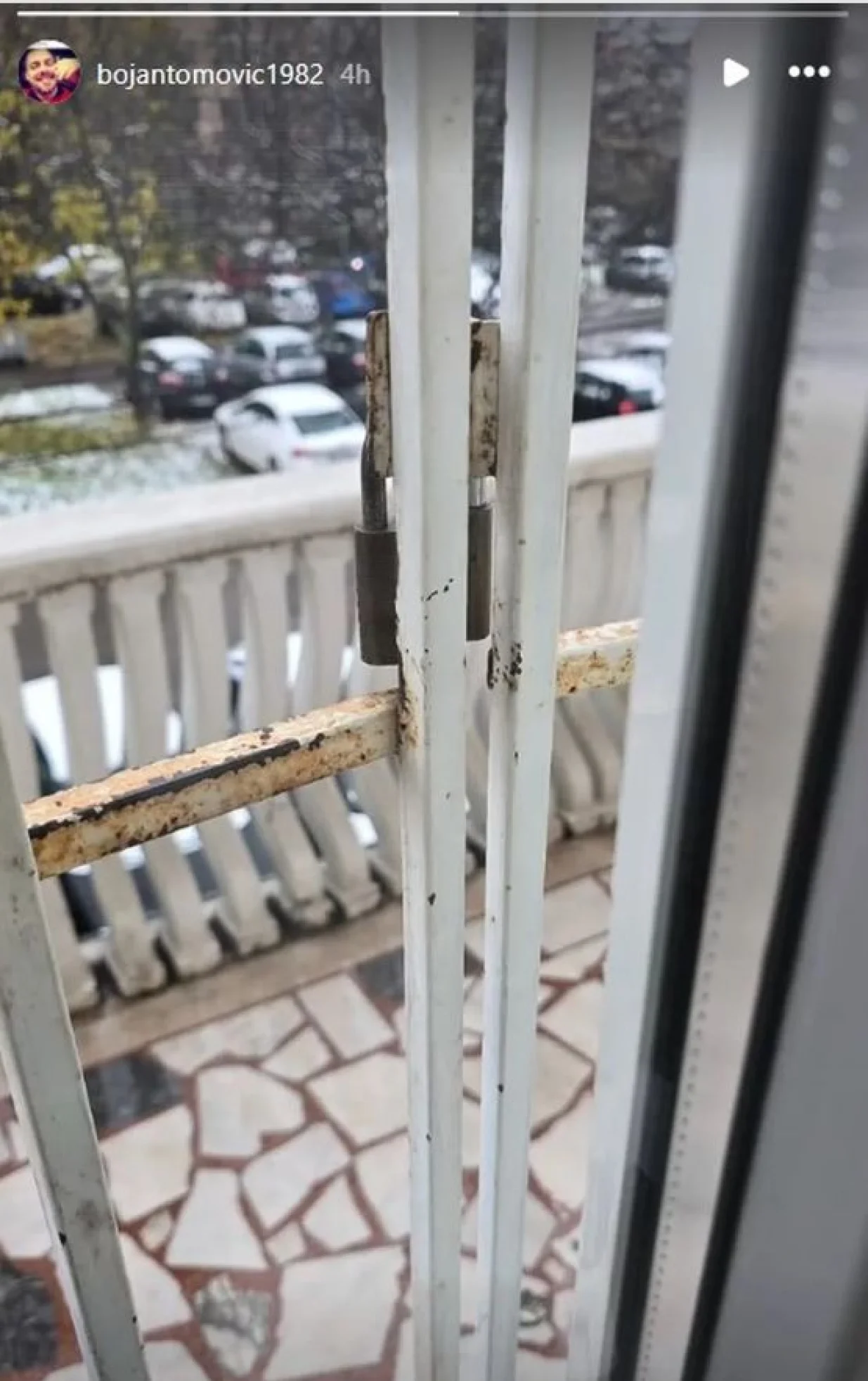 Pjevač na psihijatriji: Umislio da je svoja strina/Screenshot