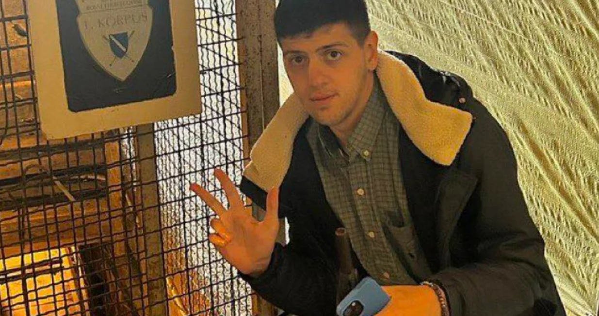 Podigao tri prsta i slikao se na ulazu u Tunel spasa/Screenshot