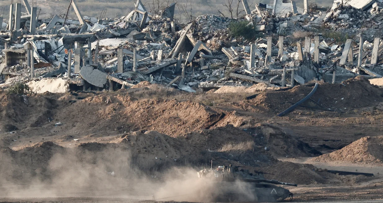 An Israeli tank operates in Gaza, as seen from Israel's border with Gaza, Israel, November 18, 2025. REUTERS/Amir Cohen/Amir Cohen