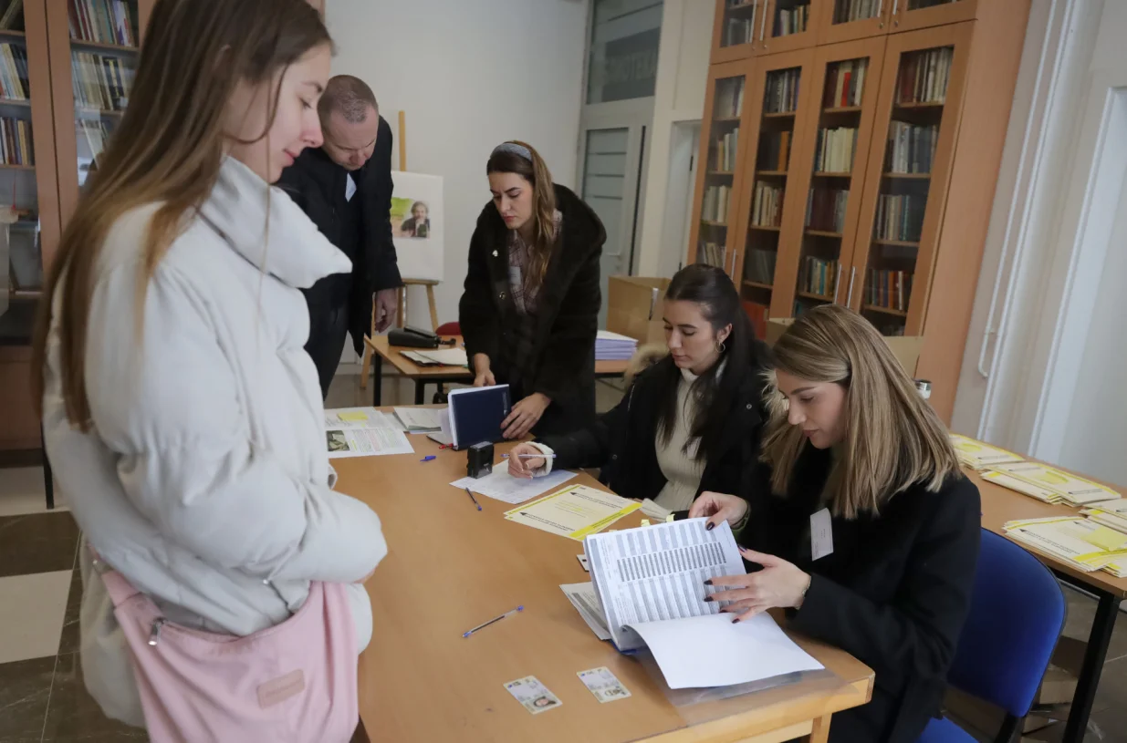 Prijevremeni izbori za predsjednika Republike Srpske. Istočno Sarajevo - Lukavica glasanje/Senad Gubelić