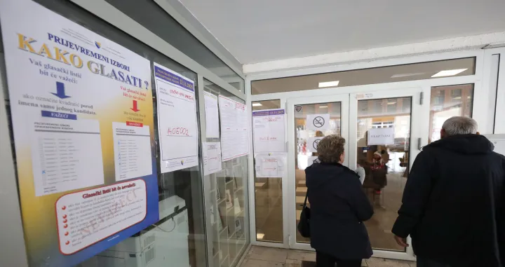 Prijevremeni izbori za predsjednika Republike Srpske. Istočno Sarajevo - Lukavica glasanje/Senad Gubelić