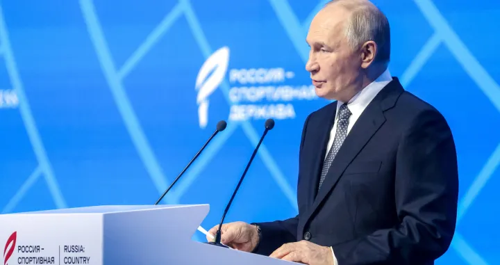 Russian President Vladimir Putin speaks at an international sport forum during his visit in Samara, Russia November 6, 2025. Sputnik/Sergei Karpukhin/Pool via REUTERS ATTENTION EDITORS - THIS IMAGE WAS PROVIDED BY A THIRD PARTY./Sergei Karpukhin