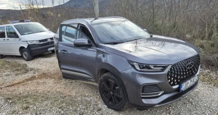 U vozilu krijumčartio sedam osoba/GP BiH//