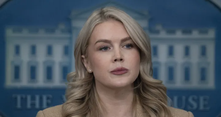 WASHINGTON DC, SAD - 1. DECEMBAR: Bijela kuД&Dagger;a je u ponedjeljak potvrdila kontroverzni drugi vojni napad na brod s drogom na Karibima, ali je negirala da je ministar odbrane Pete Hegseth naredio ubistvo preЕѕivjelih."Predsjednik Donald Trump i sekretar Hegseth jasno su stavili do znanja da su narkoteroristiДЌke grupe koje je predsjednik odredio podloЕѕne smrtonosnim napadima u skladu sa zakonima ratovanja", rekla je novinarima glasnogovornica Karoline Leavitt. (Celal GГјneЕџ - Anadolu Agency)/