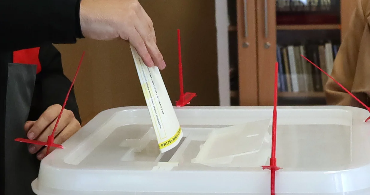 Prijevremeni izbori za predsjednika Republike Srpske. Istočno Sarajevo - Lukavica glasanje/Senad Gubelić