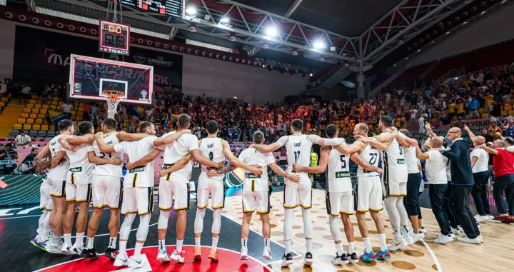 Ko&scaron;arka&scaron;i BiH i navijači/Foto: 