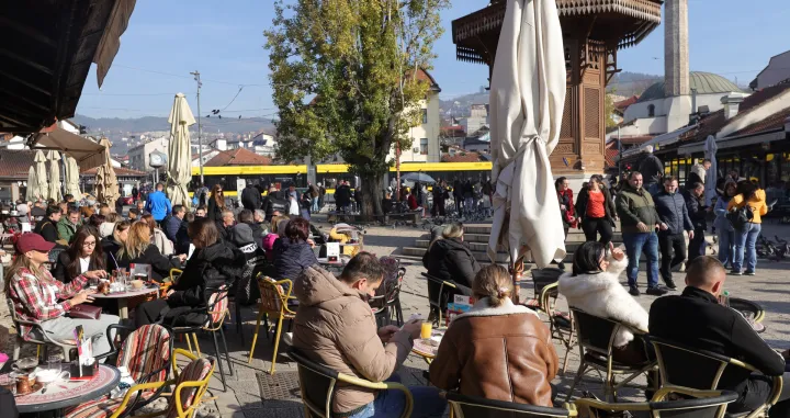 Sunčani Novembar/Senad Gubelić