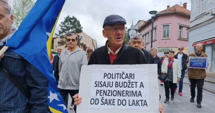 protest penzionera u tuzli/Tuzlanski.ba