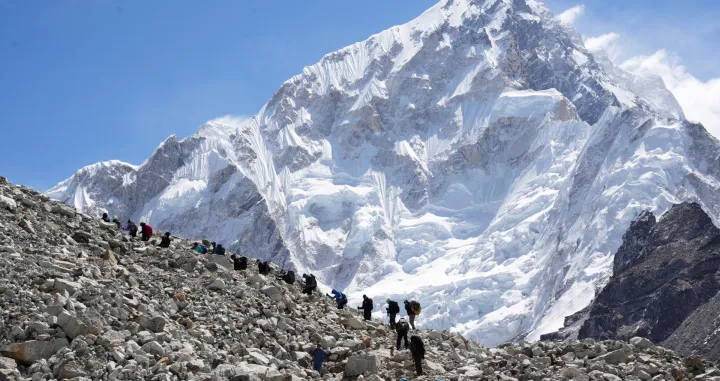 FILE PHOTO: Mountaineers and trekkers head towards the Everest base camp from Lobuche in the Solukhumbu district, also known as the Everest region, Nepal April 12, 2025. REUTERS/Purnima Shrestha/File Photo/Stringer