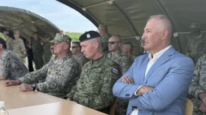 Ministar odbrane Bosne i Hercegovine Zukan Helez, zajedno s generalima OS BiH Tomom Kolendom, Mirzetom Lubenovićem i Zdravkom Rezom, prisustvovao je 4. juna 2025. godine Danu visokih zvanica u okviru međunarodne vojne vježbe "IMMEDIATE RESPONSE 25", koja se provodi na više lokacija u Republici Hrvatskoj u kojoj učestvuju i pripadnici OSBiH//