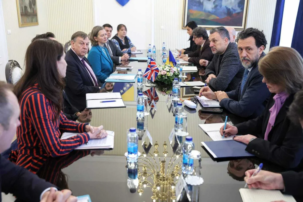 Elmedin Konaković sa delegacijom Odbora za vanjsku politiku Parlamenta Ujedinjenog Kraljevstva Velike Britanije i Sjeverne Irske koju je predvodio član parlamenta Sir John Whittingdale//