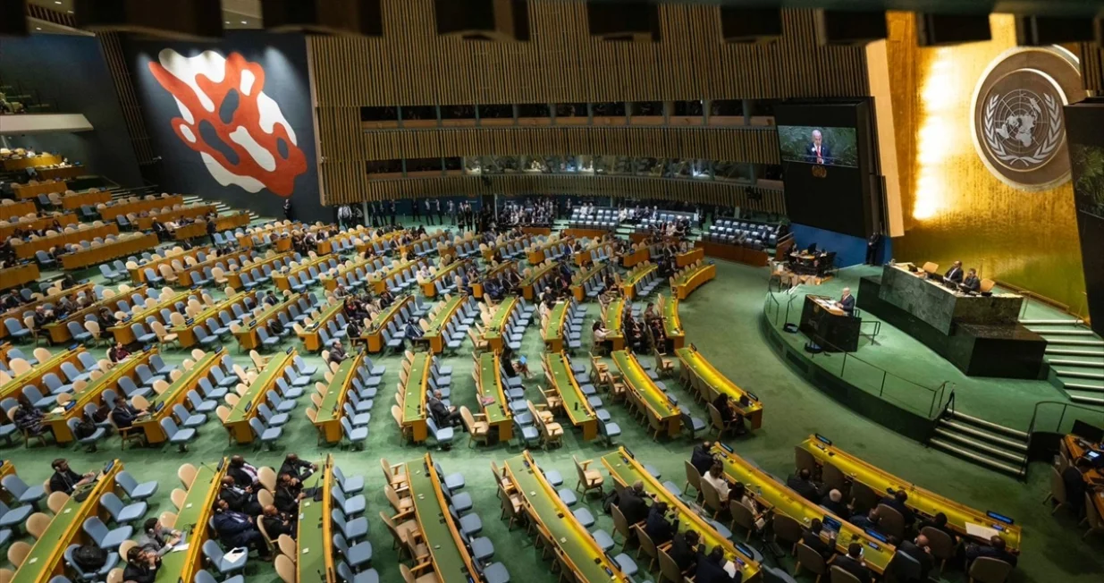 Većina državnih delegacija napustila je sjednicu Generalne skupštine Ujedinjenih nacija (GSUN) u petak, neposredno prije nego što je izraelski premijer Benjamin Netanyahu počeo obraćanje tom tijelu/Mostafa Bassim