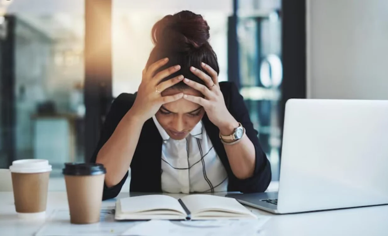 stres, umor, glavobolja/Freepik