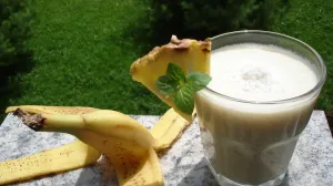 Napitak od ananasa, banane i meda//