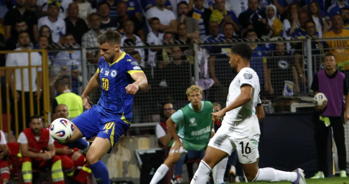 Ermedin Demirović i Phillipp Mwene/Foto: 