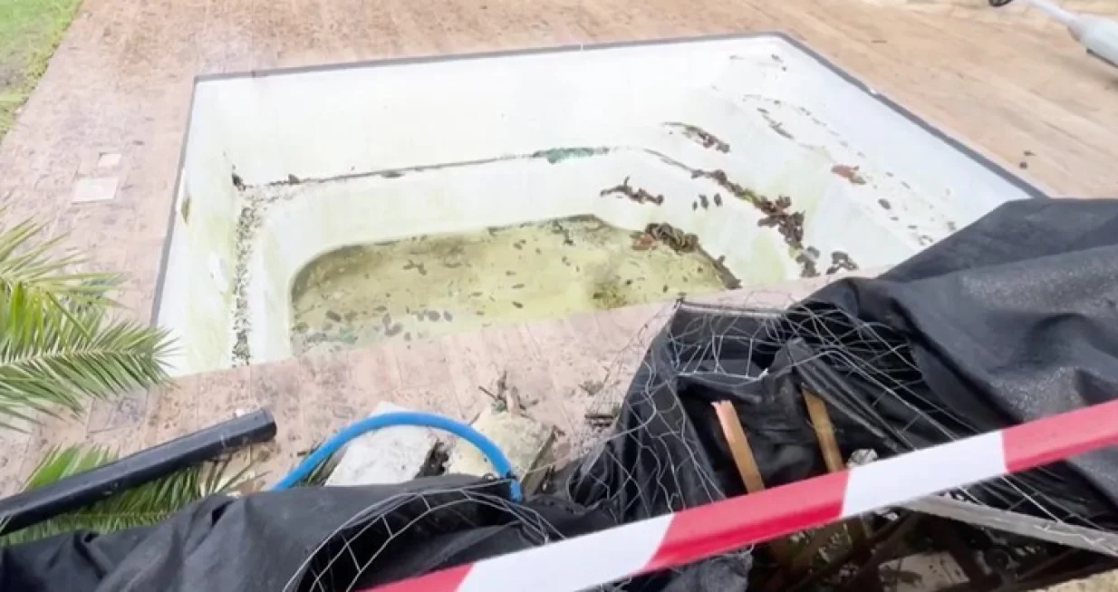 Vozilom završili u bazenu/Printscreen/X.com//