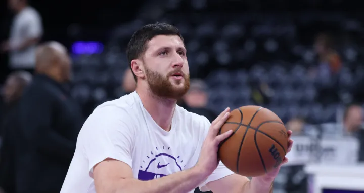 Nov 30, 2025; Salt Lake City, Utah, USA; Utah Jazz center Jusuf Nurkic (30) warms up before the game against the Houston Rockets at Delta Center. Mandatory Credit: Rob Gray-Imagn Images/Foto: Rob Gray