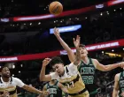 Dec 4, 2025; Washington, District of Columbia, USA; Boston Celtics center Luka Garza (52) reaches over Washington Wizards guard Will Riley (27) for a rebound in the second half at Capital One Arena. Mandatory Credit: Geoff Burke-Imagn Images/Foto: Geoff Burke