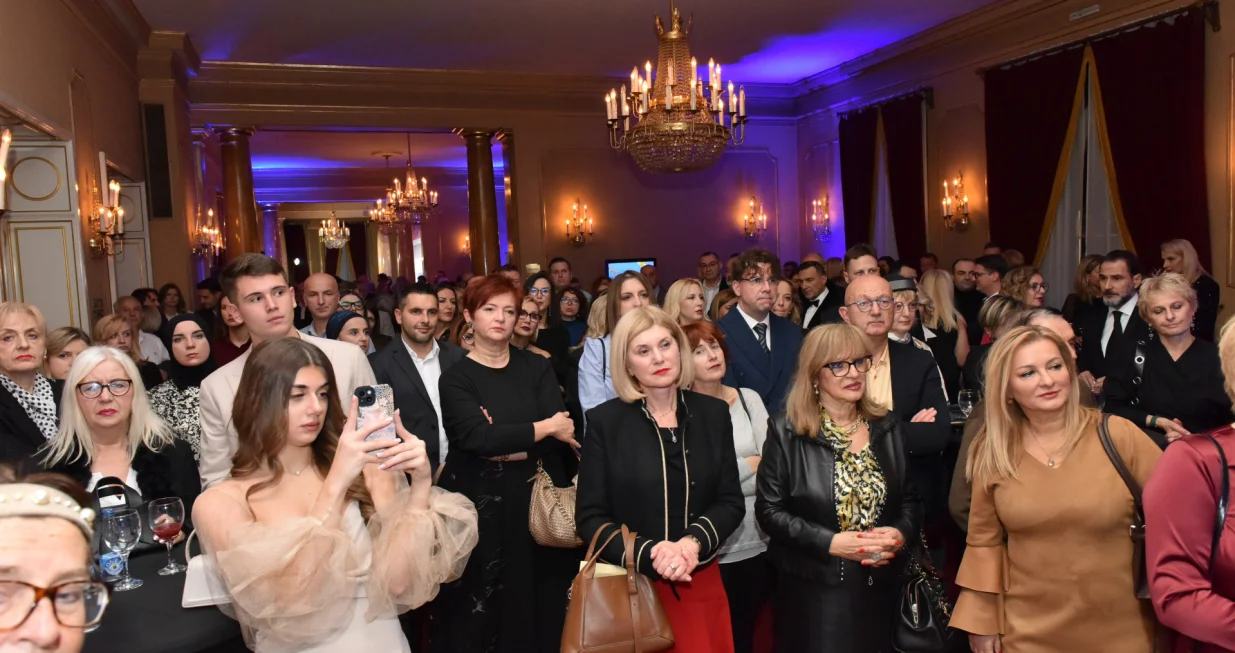 Knjiga predstavlja naučni pregled uloge lizozima/