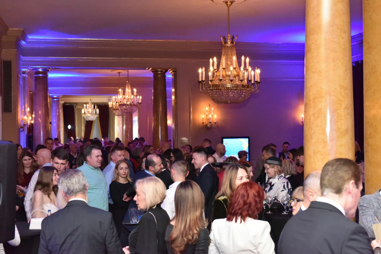 Knjiga predstavlja naučni pregled uloge lizozima/