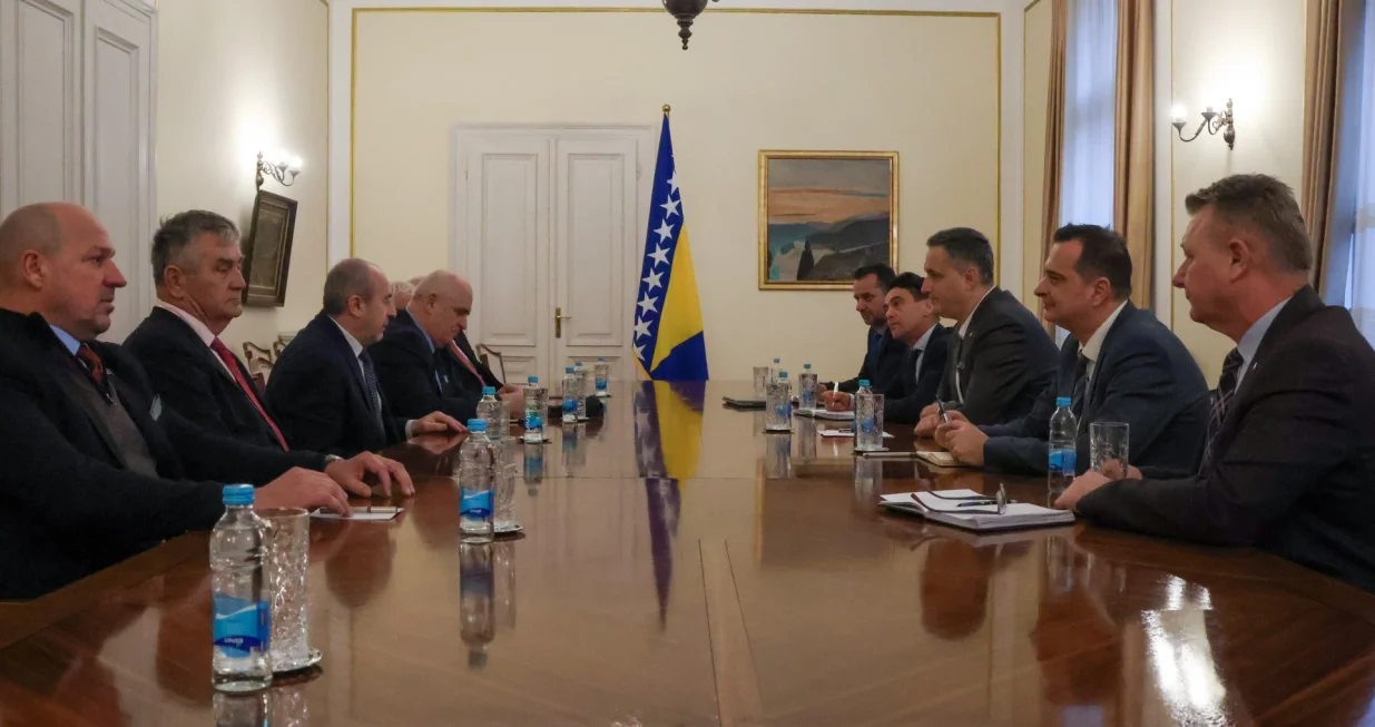 Denis Bećirović s delegacijom Udruženja generala Bosne i Hercegovine//