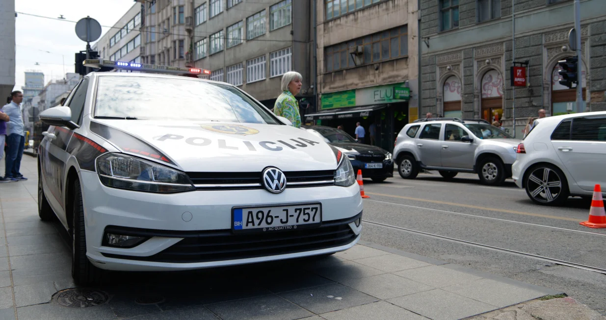 Policija ilustracije/Damir Deljo