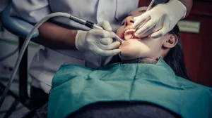 zubar, popravka zuba, vađenje zuba/Ilustracija/Freepik