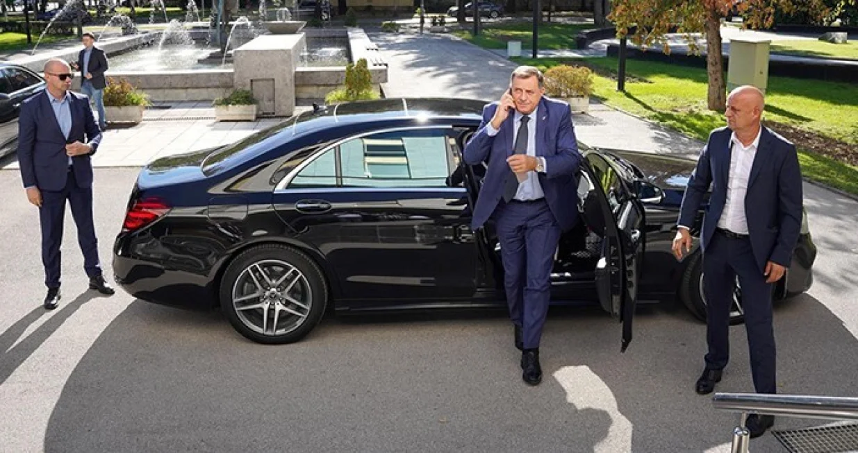 Dodik više nema pravo koristiti službeni automobil/