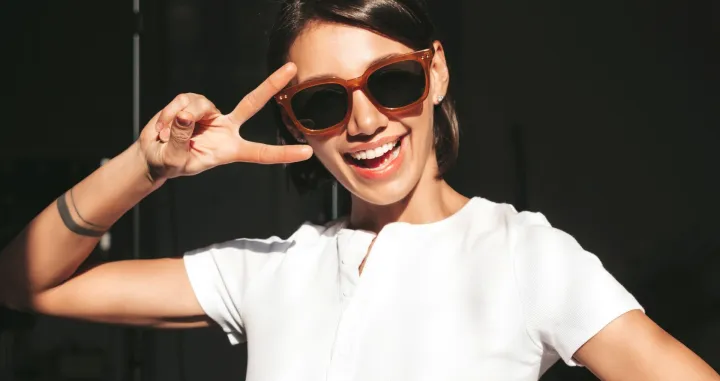 Nasmijana djevojka//