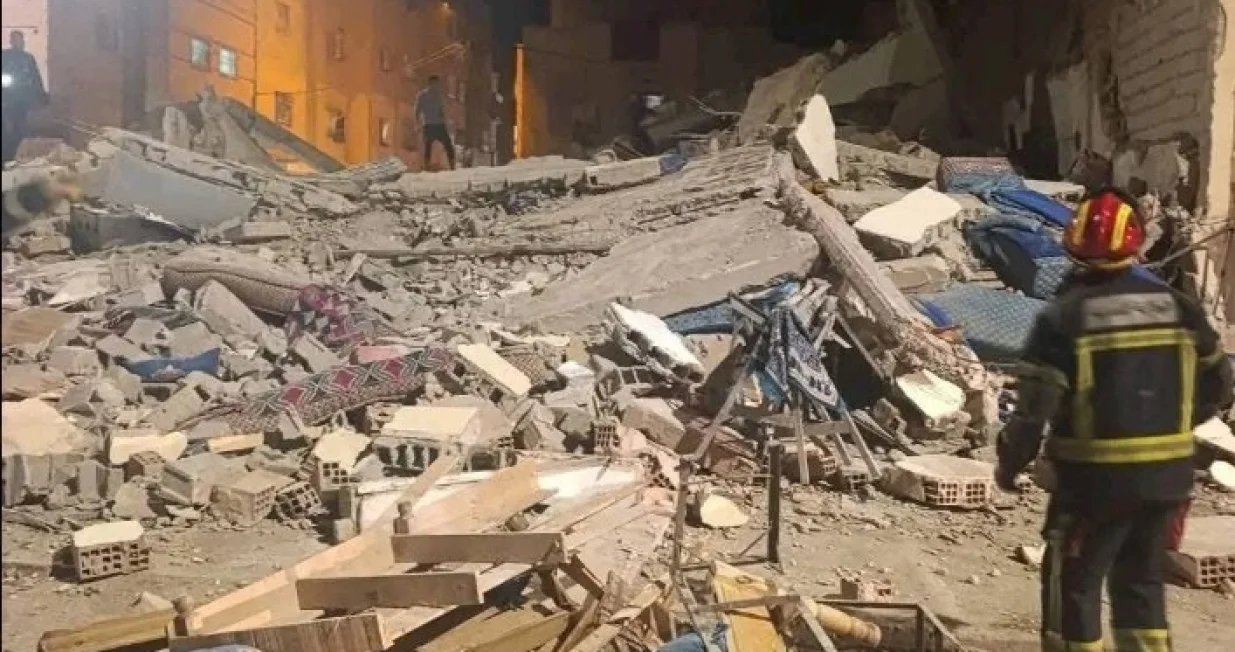 Uru&scaron;ile se dvije zgrade/Xcom//