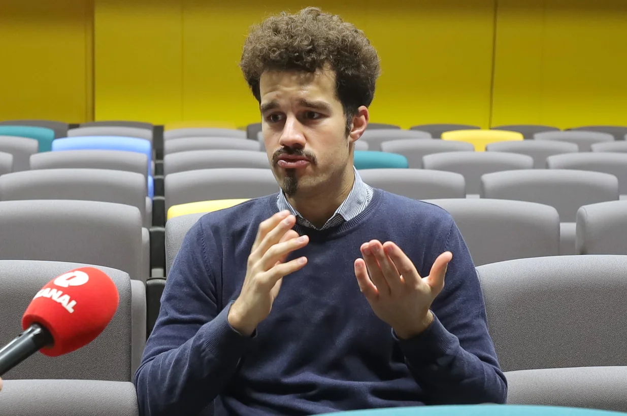 Luka Vlaho voditelj kvartovsko kino Grbavica/Senad Gubelić