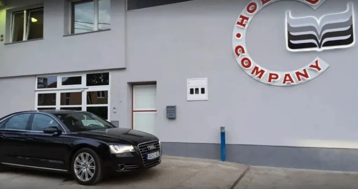 Pretresaju se prostorije Holand Companyja/