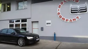 Pretresaju se prostorije Holand Companyja/