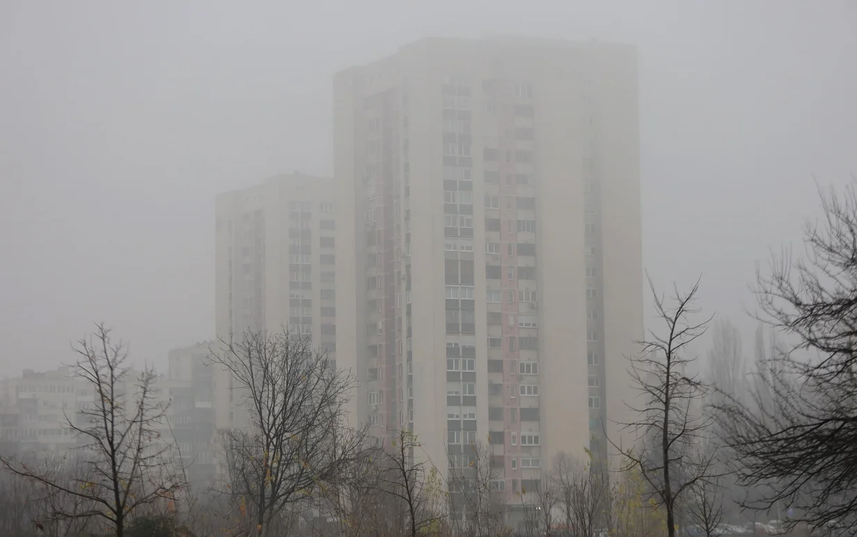 otoka zima zagađenje maska mjerna stanica zagađenosti zraka dalekovod automobili/Senad Gubelić