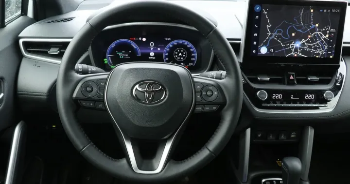 Toyota Corolla Cross 2.0 Style FWDUzeto je najbolje od Versa i RAV4 7890/