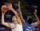 epa09314285 Serbia's Boban Marjanovic (L) in action against Philippines' Kakou Ange Franck Williams Kouame (R) during the Men's Olympic Qualifying Tournament basketball game between Serbia and Philippines, in Belgrade, Serbia, 30 June 2021. EPA/ANDREJ CUKIC/Foto: Andrej Cukic