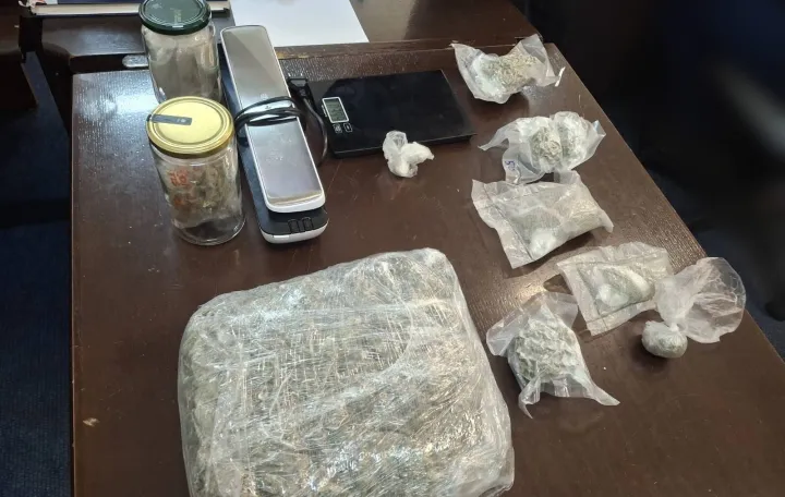 Akcija Pregovarač - pretresi na Ilidži, pronađena droga, uhapšen muškarac//