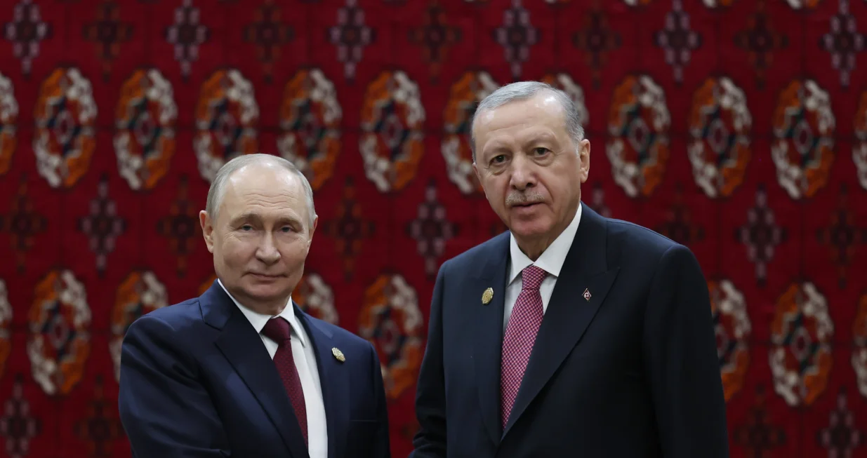 AЕ&nbsp;GABAT, TURKMENISTAN - 12. DECEMBAR: (SAMO ZA UREDNIДЊKU UPOTREBU - OBAVEZNO NAVOДђENJE AUTORA - 'TURSKO PREDSJEDNIЕ&nbsp;TVO/MURAT CETINMUHURDAR) Turski predsjednik Recep Tayyip Erdogan sastao se s ruskim predsjednikom Vladimirom Putinom u okviru MeД'unarodnog foruma za mir i sigurnost, koji se odrЕѕava povodom 30. godiЕЎnjice statusa stalne neutralnosti Turkmenistana i proglaЕЎenja 2025. godine "MeД'unarodnom godinom mira i povjerenja" od Generalne skupЕЎtine UN-a u AЕЎgabatu, Turkmenistan, 12. decembra 2025. godine. (TUR Presidency/Murat Cetinmuhurdar - Anadolu Agency)/