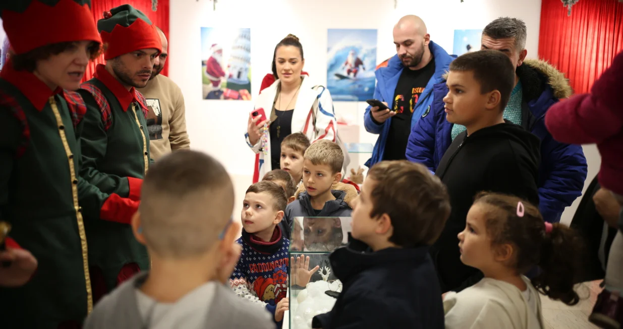 Veselo je bilo danas u Polarnom muzeju Djeda Mraza/Oslobođenje 