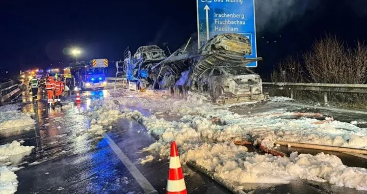 vozaču iz bih izgorio šleper sa novim mercedesima/