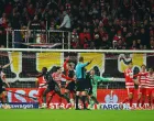 Soccer Football - DFB Cup - Round of 16 - 1. FC Union Berlin v Bayern Munich - Stadion An der Alten Forsterei, Berlin, Germany - December 3, 2025 Bayern Munich's Dayot Upamecano, Josip Stanisic and Harry Kane celebrate their first goal, an own goal scored by 1. FC Union Berlin's Ilyas Ansah REUTERS/Lisi Niesner DFB REGULATIONS PROHIBIT ANY USE OF PHOTOGRAPHS AS IMAGE SEQUENCES AND/OR QUASI-VIDEO./Foto: Lisi Niesner